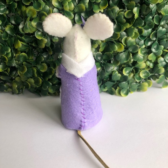 Felt mouse Art Doll wearing a  Purple Lilac dress holding Lavender hand-sewn - Picture 5 of 9